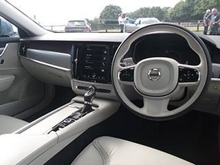 2016-Volvo-V90-interior.jpg